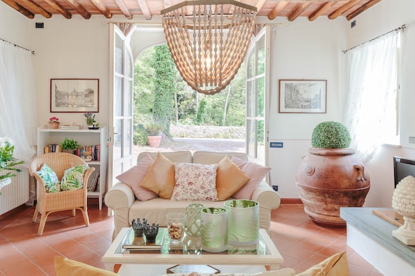 Foto van Boerderij bij Lucca met Toscaanse Uitzicht - Vakantiehuis in Pieve di Compito - LivingRoom