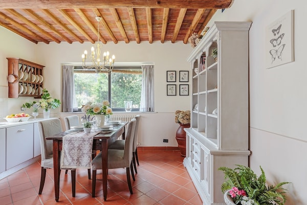 Foto van Boerderij bij Lucca met Toscaanse Uitzicht - Vakantiehuis in Pieve di Compito - DiningRoom