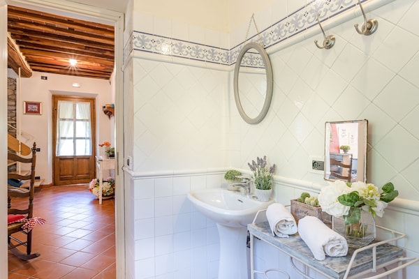 Foto van Boerderij bij Lucca met Toscaanse Uitzicht - Vakantiehuis in Pieve di Compito - Kitchen