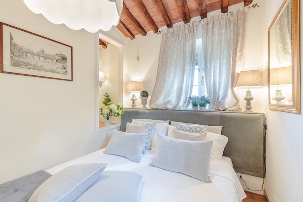 Foto van Boerderij bij Lucca met Toscaanse Uitzicht - Vakantiehuis in Pieve di Compito - BedRoom