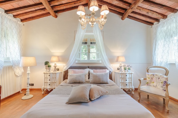 Foto van Boerderij bij Lucca met Toscaanse Uitzicht - Vakantiehuis in Pieve di Compito - BedRoom