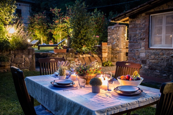 Foto van Boerderij bij Lucca met Toscaanse Uitzicht - Vakantiehuis in Pieve di Compito - TerraceBalcony