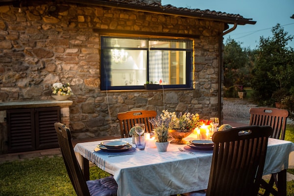 Foto van Boerderij bij Lucca met Toscaanse Uitzicht - Vakantiehuis in Pieve di Compito - TerraceBalcony