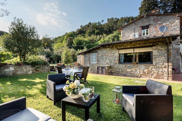 Foto van Boerderij bij Lucca met Toscaanse Uitzicht - Vakantiehuis in Pieve di Compito - GardenSummer