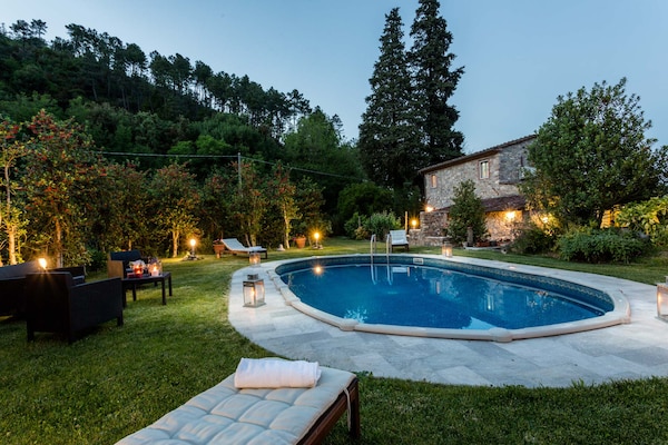 Foto van Boerderij bij Lucca met Toscaanse Uitzicht - Vakantiehuis in Pieve di Compito - PoolOfHouse