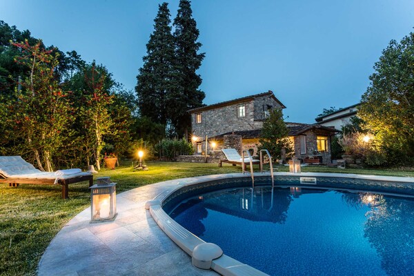 Foto van Boerderij bij Lucca met Toscaanse Uitzicht - Vakantiehuis in Pieve di Compito - PoolOfHouse