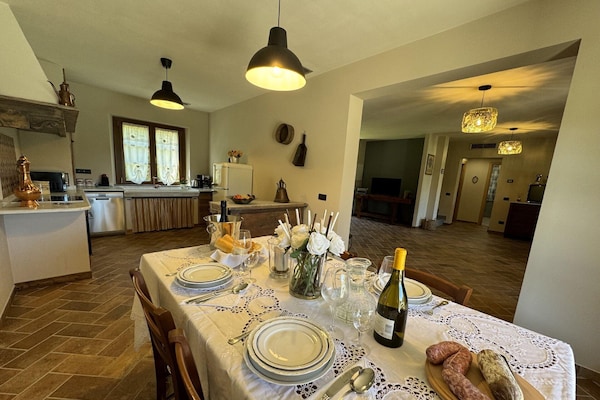 Foto van Huis in Toscane bij Pisa en Lucca - Vakantiehuis in Lucca - DiningRoom