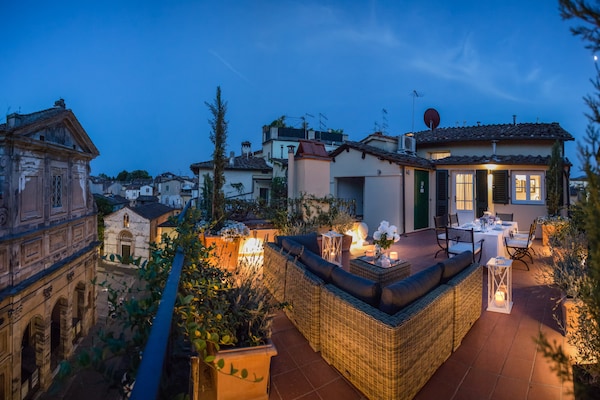 Foto van Penthouse in Italië met panoramaterras - Vakantiehuis in Lucca - TerraceBalcony