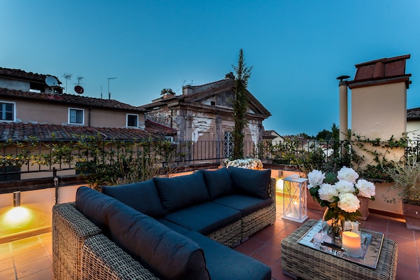 Foto van Penthouse in Italië met panoramaterras - Vakantiehuis in Lucca - TerraceBalcony