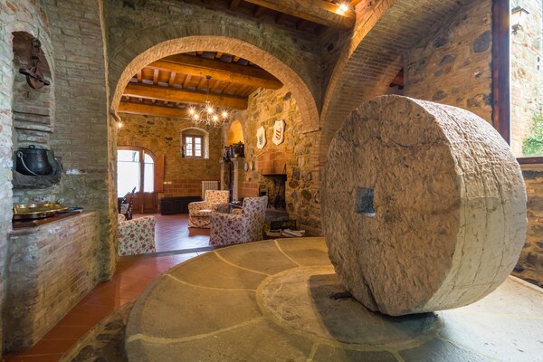 Foto van Vakantiehuis in Toscane met Zwembad - Vakantiehuis in Orciatico (pi) - LivingRoom