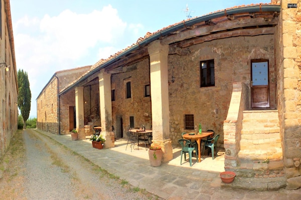 Foto van Toscaanse charme nabij Volterra - Vakantiehuis in Volterra - ExteriorSummer