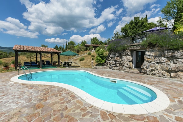 Foto van Villa in Maremma met privézwembad en uitzicht - Vakantiehuis in Selva Santa Fiora - PoolOfHouse