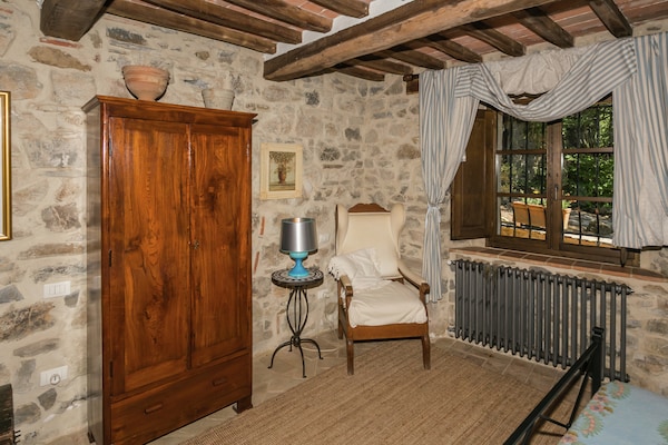 Foto van Villa in Maremma met privézwembad en uitzicht - Vakantiehuis in Selva Santa Fiora - BedRoom