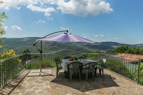 Foto van Villa in Maremma met privézwembad en uitzicht - Vakantiehuis in Selva Santa Fiora - ViewSummer