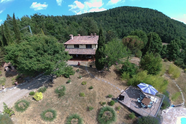 Foto van Villa in Maremma met privézwembad en uitzicht - Vakantiehuis in Selva Santa Fiora - ExteriorSummer