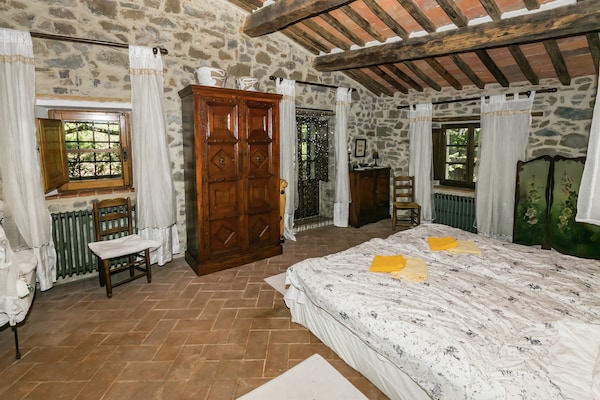 Foto van Villa in Maremma met privézwembad en uitzicht - Vakantiehuis in Selva Santa Fiora - BedRoom