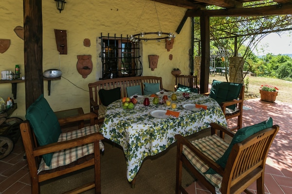 Foto van Villa in Maremma met privézwembad en uitzicht - Vakantiehuis in Selva Santa Fiora - TerraceBalcony