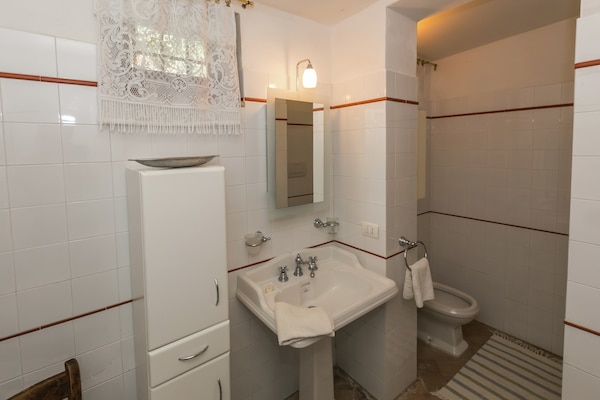 Foto van Villa in Maremma met privézwembad en uitzicht - Vakantiehuis in Selva Santa Fiora - BathRoom