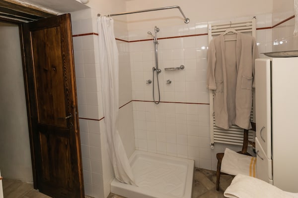 Foto van Villa in Maremma met privézwembad en uitzicht - Vakantiehuis in Selva Santa Fiora - BathRoom
