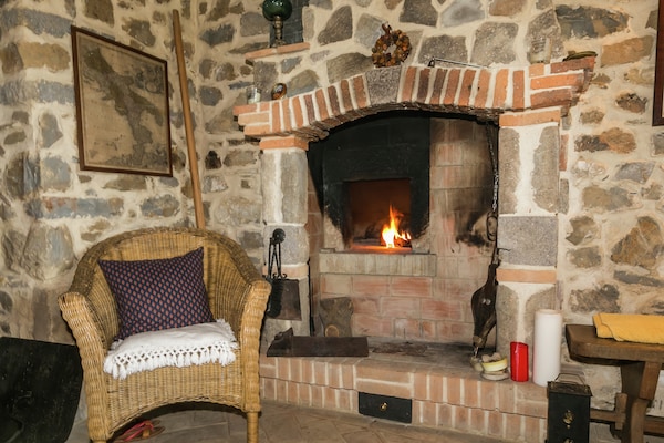 Foto van Villa in Maremma met privézwembad en uitzicht - Vakantiehuis in Selva Santa Fiora - LivingRoom