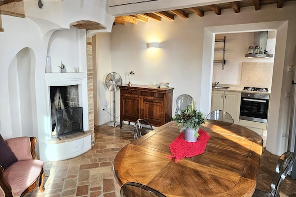 Foto van Landhuis in Marche met zwembad en uitzicht - Vakantiehuis in Monsano - LivingRoom