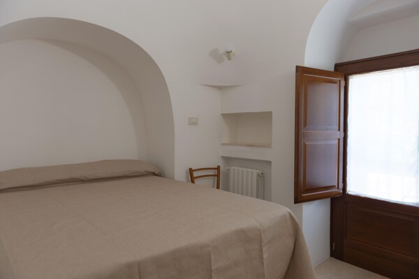 Foto van Trullo in Puglia met Zwembad en Uitzicht - Vakantiehuis in Ostuni - BedRoom