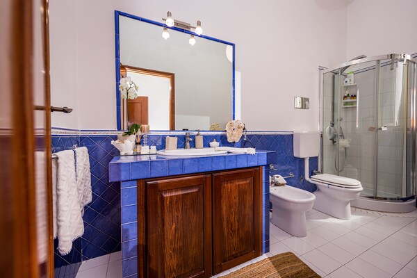 Foto van Appartement in Terrasini met zeezicht - Vakantiehuis in Terrasini - BathRoom