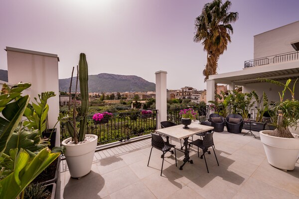 Foto van Appartement in Terrasini met zeezicht - Vakantiehuis in Terrasini - TerraceBalcony