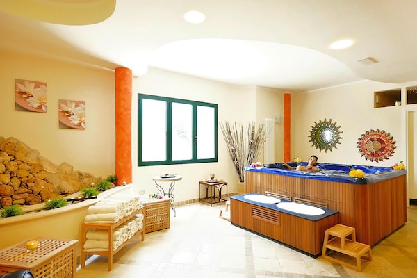 Foto van Villa in Cecina Mare bij Zandstranden - Vakantiehuis in Cecina Mare - LivingRoom