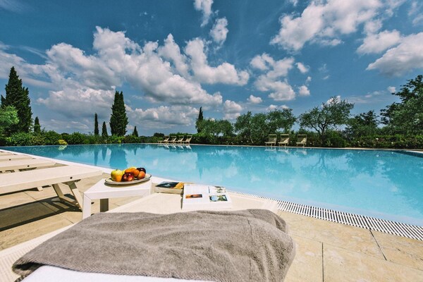 Foto van Landhuis in Toscane met zwembad en olijfgaard - Vakantiehuis in Santo Pietro Belvedere - PoolOfHouse