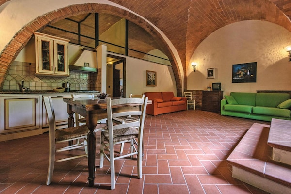 Foto van Landhuis in Toscane met zwembad en olijfgaard - Vakantiehuis in Santo Pietro Belvedere - DiningRoom