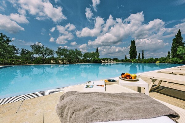 Foto van Landhuis in Toscane met zwembad en olijfgaard - Vakantiehuis in Santo Pietro Belvedere - PoolOfHouse