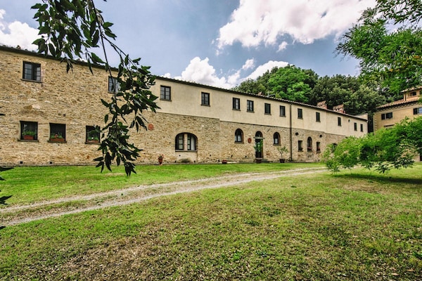 Foto van Landhuis in Toscane met zwembad en olijfgaard - Vakantiehuis in Santo Pietro Belvedere - ExteriorSummer