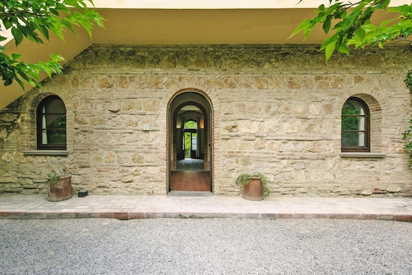 Foto van Landhuis in Toscane met zwembad en olijfgaard - Vakantiehuis in Santo Pietro Belvedere - ExteriorSummer