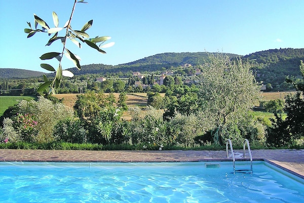 Foto van Charmante Villa in Toscane met Zwembad - Vakantiehuis in Sovicille - ExteriorSummer