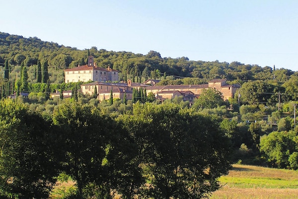 Foto van Charmante Villa in Toscane met Zwembad - Vakantiehuis in Sovicille - ExteriorSummer