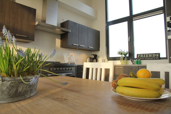 Foto van Vakantiehuis in Stavoren met aanlegsteiger - Vakantiehuis in Stavoren - DiningRoom