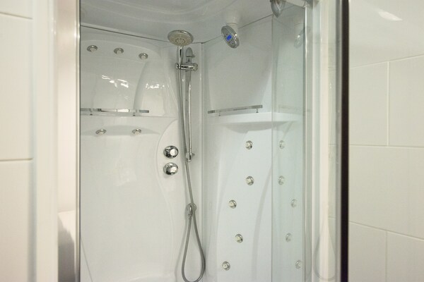 Foto van Appartement in Scheveningen aan de Haven - Vakantiehuis in Den Haag - BathRoom