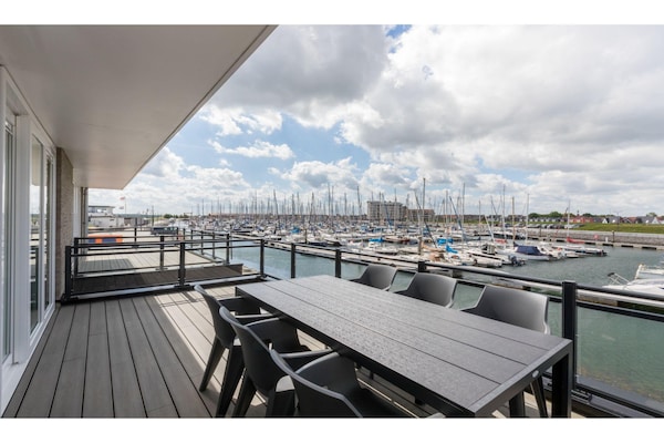 Foto van Appartement bij Sint-Annaland Marina - Vakantiehuis in St. Annaland - TerraceBalcony