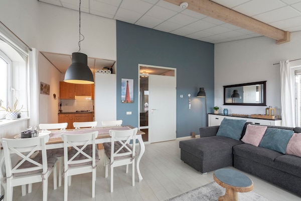Foto van Appartement aan het Strand met Duinen - Vakantiehuis in Julianadorp aan Zee - DiningRoom