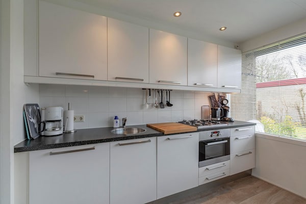 Foto van Kindvriendelijke Garnekuul 81 bungalow - Vakantiehuis in Callantsoog - Kitchen