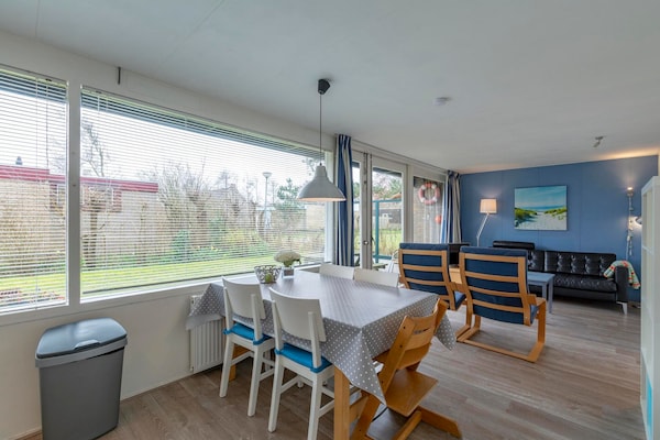 Foto van Kindvriendelijke Garnekuul 81 bungalow - Vakantiehuis in Callantsoog - DiningRoom