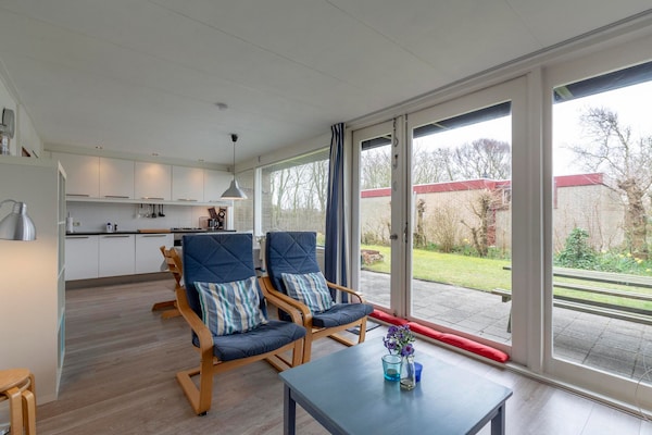 Foto van Kindvriendelijke Garnekuul 81 bungalow - Vakantiehuis in Callantsoog - LivingRoom