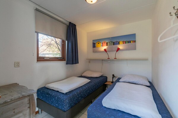 Foto van Yperhof 66 vakantiehuis voor 6 gasten aan de kust - Vakantiehuis in Julianadorp aan Zee - BedRoom