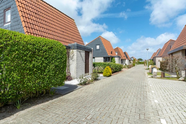 Foto van Yperhof 66 vakantiehuis voor 6 gasten aan de kust - Vakantiehuis in Julianadorp aan Zee - ExteriorSummer