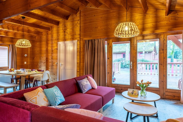 Foto van Bungalow in Hoogerheide met omheind terras - Vakantiehuis in Hoogerheide - LivingRoom