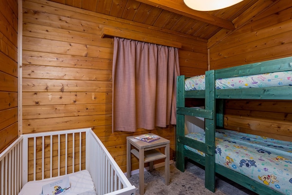 Foto van Bungalow in Hoogerheide met omheind terras - Vakantiehuis in Hoogerheide - BedRoom