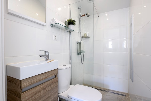 Foto van Bungalow in Loosdrecht - Vakantiehuis in Loosdrecht - BathRoom