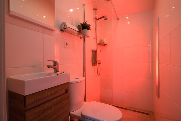Foto van Bungalow in Loosdrecht - Vakantiehuis in Loosdrecht - BathRoom