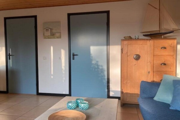 Foto van Bungalow met terras op het zuiden - Vakantiehuis in Sint Maartenszee - LivingRoom